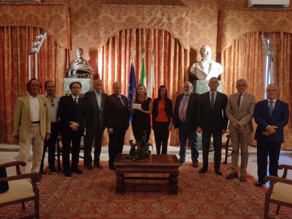 IL COMUNE COMUNICA – dal Rotary 25.000 € di buoni pasto per i rifugiati ucraini: questa mattina la consegna a Palazzo di Città