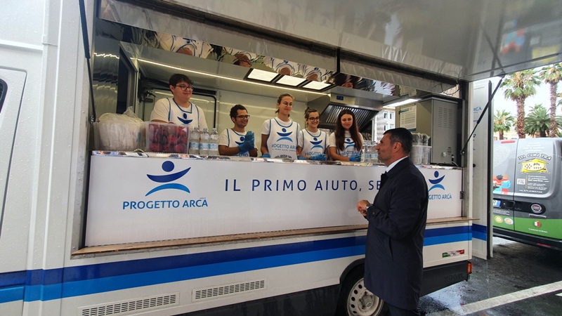IL COMUNE COMUNICA – inaugurata a Bari la “Cucina Mobile” che ogni giorno distribuirà oltre 100 pasti sani alle persone senza dimora: un’iniziativa di Fondazione Progetto Arca e JTI Italia in collaborazione con l’associazione Incontra