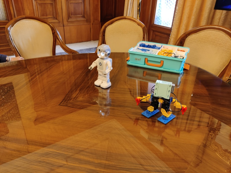 IL COMUNE COMUNICA – progetto SCIAM: presentato Dinerbot T8, il nuovo strumento di robotica sociale a supporto delle persone over 65