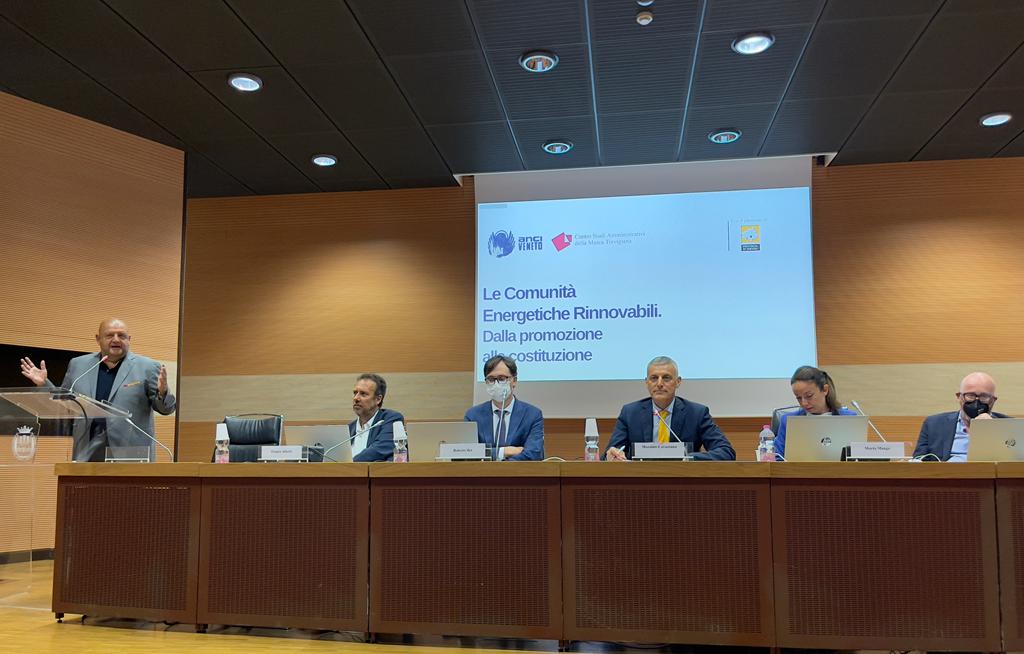 1457-2022 ENERGIA. ASSESSORE MARCATO INTERVIENE A TREVISO A CONVEGNO ANCI VENETO SU COMUNITÀ ENERGETICHE. IN ITALIA PERSI 30 ANNI. ATTUIAMO SUBITO LEGGE REGIONALE PER RISPONDERE A CITTADINI E IMPRESE