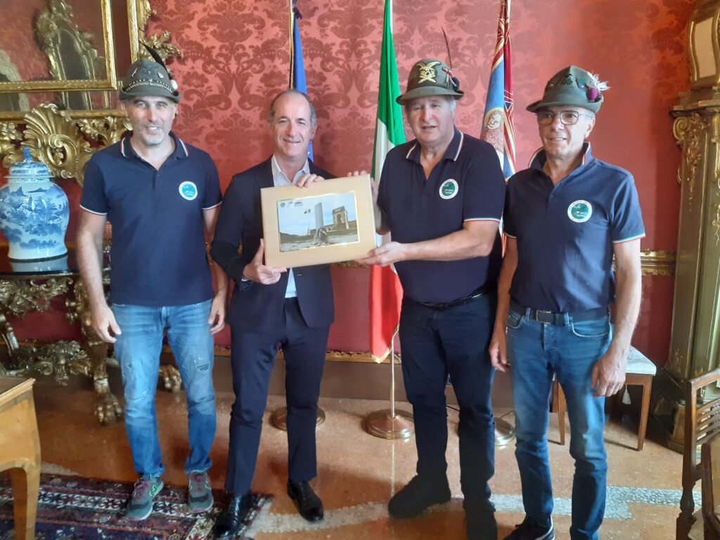 1682-2022 PRESIDENTE REGIONE RICEVE ALPINI SEZIONE MONTE ORTIGARA DI ASIAGO