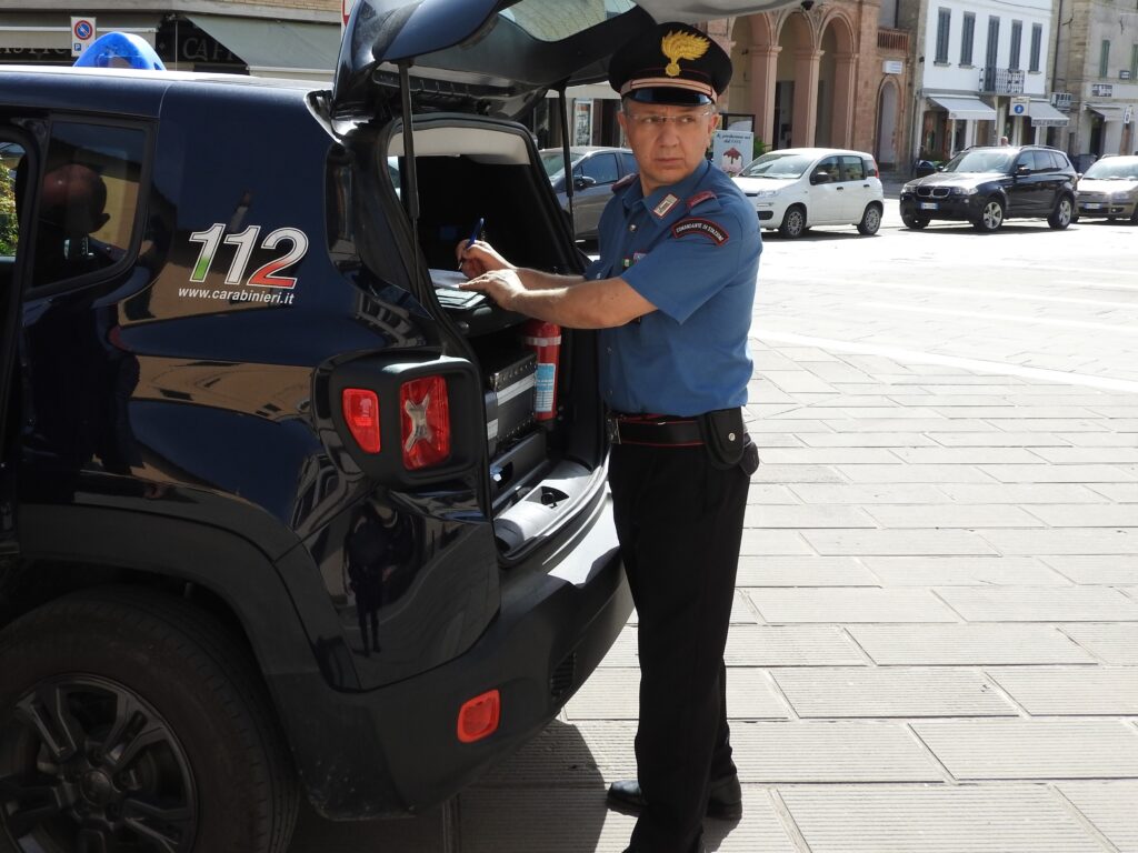 San Giustino: tenta di allontanarsi con una bimba denunciata donna