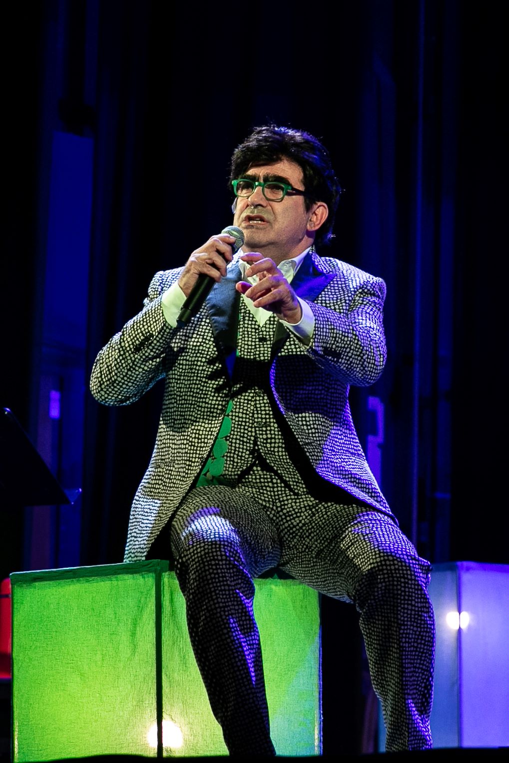 “CI VUOLE ORECCHIO” – Elio canta e recita Enzo Jannacci sabato 29 luglio ore 21 a JESI in uno spettacolo un po’ circo un po’ teatro canzone