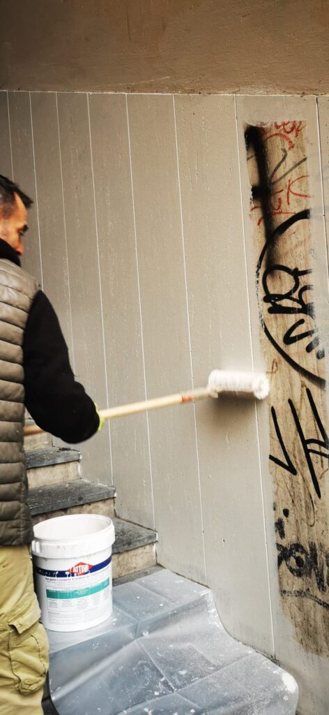 La scalinata di Borgo Paggeria riacquista tutto il suo smalto