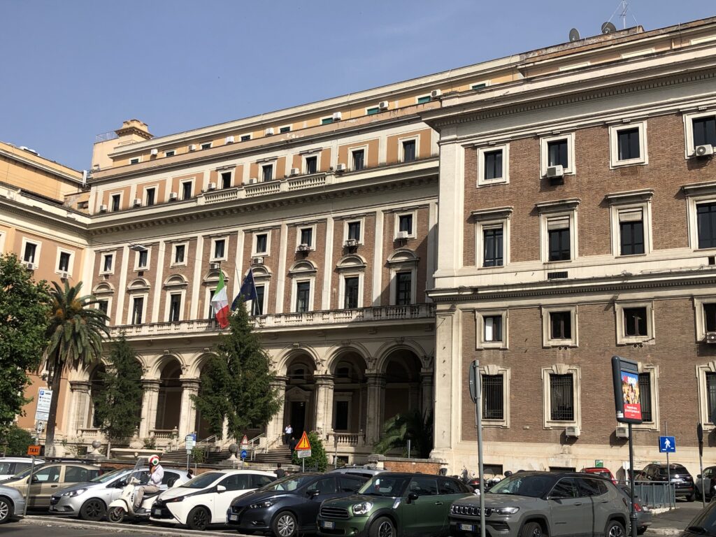 INCENDI, MIT: COLLOQUIO SALVINI-CARLONE, PIÙ PERSONALE, NUOVI MEZZI E DRONI CONTRO I PIROMANI