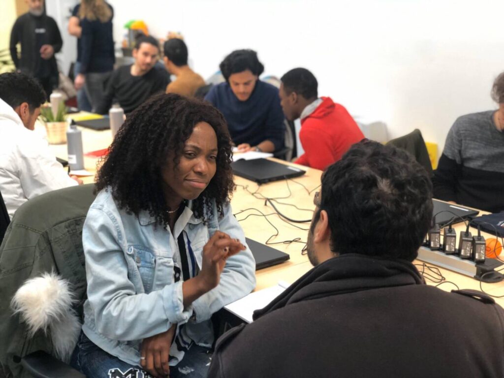 POWERCODERS: L’ACCADEMIA DI PROGRAMMAZIONE INFORMATICA PER RIFUGIATI ENTRA NELLE INIZIATIVE DI “REPUBBLICA DIGITALE”