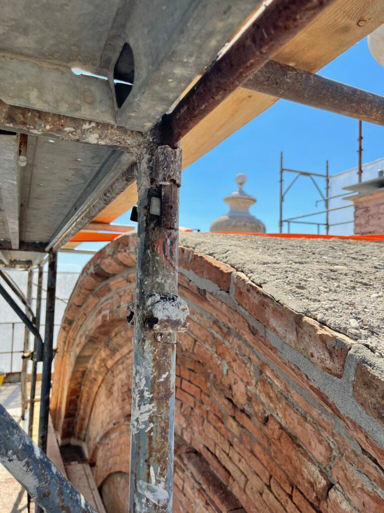 PROSPETTIVA DI CORSO GIOVECCA, LE IMMAGINI DALLA SOMMITÀ. AGOSTO DI LAVORI PER LA RIQUALIFICAZIONE PRIMA DELLE SCUOLE. IN CORSO LA ‘FASE 2’ DELL’INTERVENTO