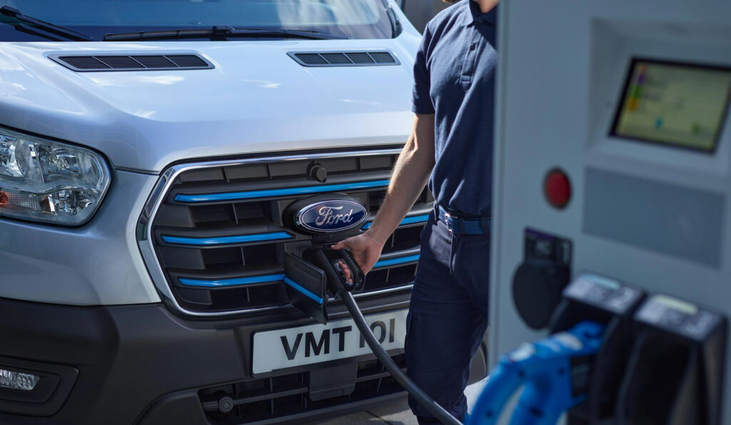 Comunicato -Ford Pro introduce soluzioni di ricarica che si adattano alle specifiche esigenze dei clienti per aumentare la produttività dei loro veicoli
