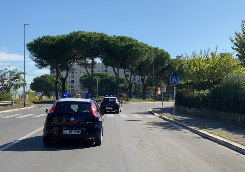 #CONTIENE FOTO# CARABINIERI ARRESTANO TRE PERSONE INDIZIATE DI SEQUESTRO DI PERSONA A SCOPO DI ESTORSIONE AI DANNI DI UN 50ENNE ROMANO.