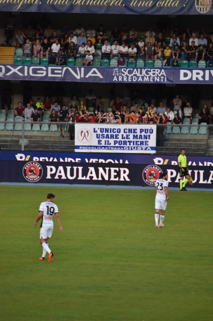 #sceglilastradaGIUSTA: i ragazzi dell’educandato statale “Agli Angeli” al “Bentegodi” contro la violenza di genere – Verona – comunicato stampa + video + foto