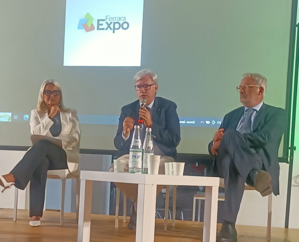 1602-2023 BOTTACIN A FERRARA A STATI GENERALI RISANAMENTO RIGENERAZIONE E SVILUPPO SOSTENIBILE DEI TERRITORI. MOLTI PROGETTI PER AUMENTARE LA NOSTRA VIRTUOSITA’