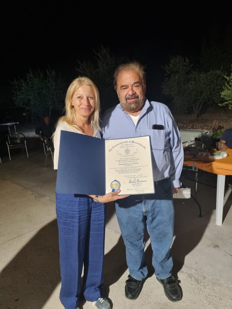 (FOTO) – LA PORTA RINGRAZIA PER IL RICONOSCIMENTO RICEVUTO DALLA CAMERA DEL MASSACHUSETTS