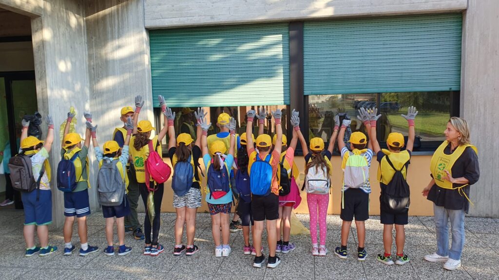 In un centinaio, tra alunni e volontari, per Puliamo il Mondo 2023 ad Albinea