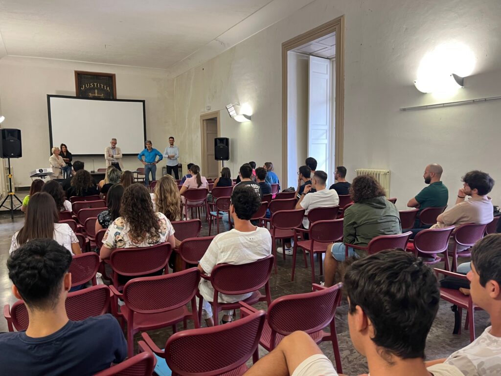 Cs. n.394 Si sono insediati al Comune i nuovi ragazzi del Servizio Civile + foto