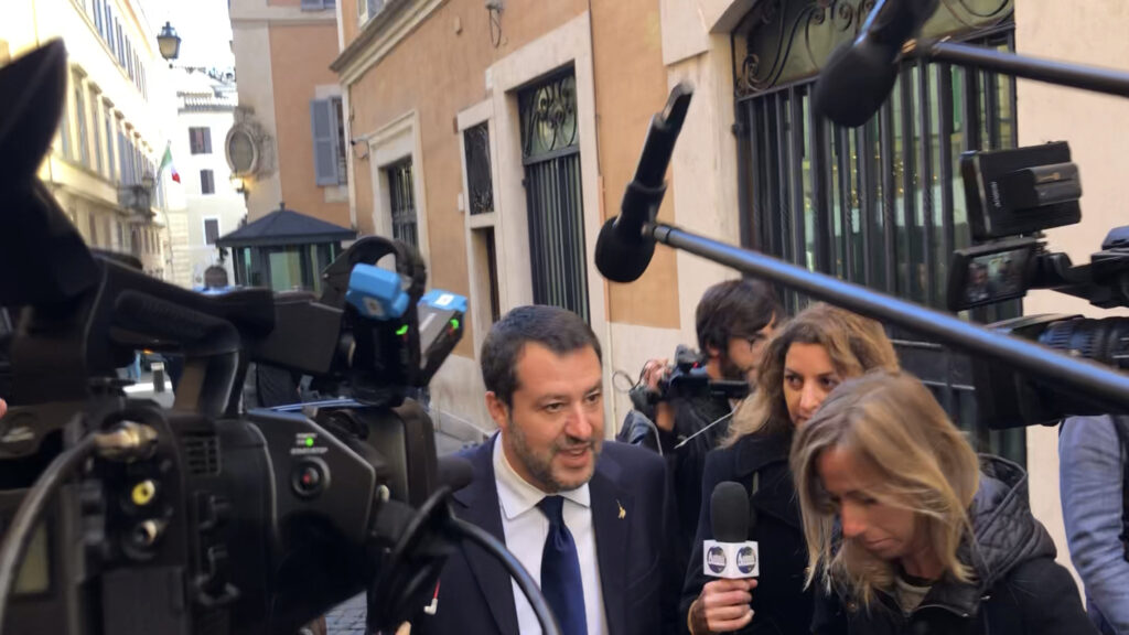 Taxi, Salvini: spetta ai sindaci, attendo di capire cosa voglia fare il sindaco di Roma