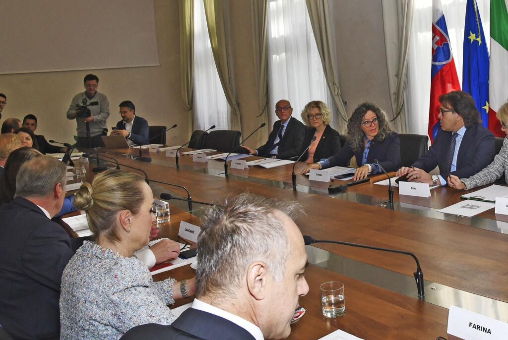 (ARC) Rel. internazionali:Bini, Fvg pronto a supportare corridoi con Ucraina