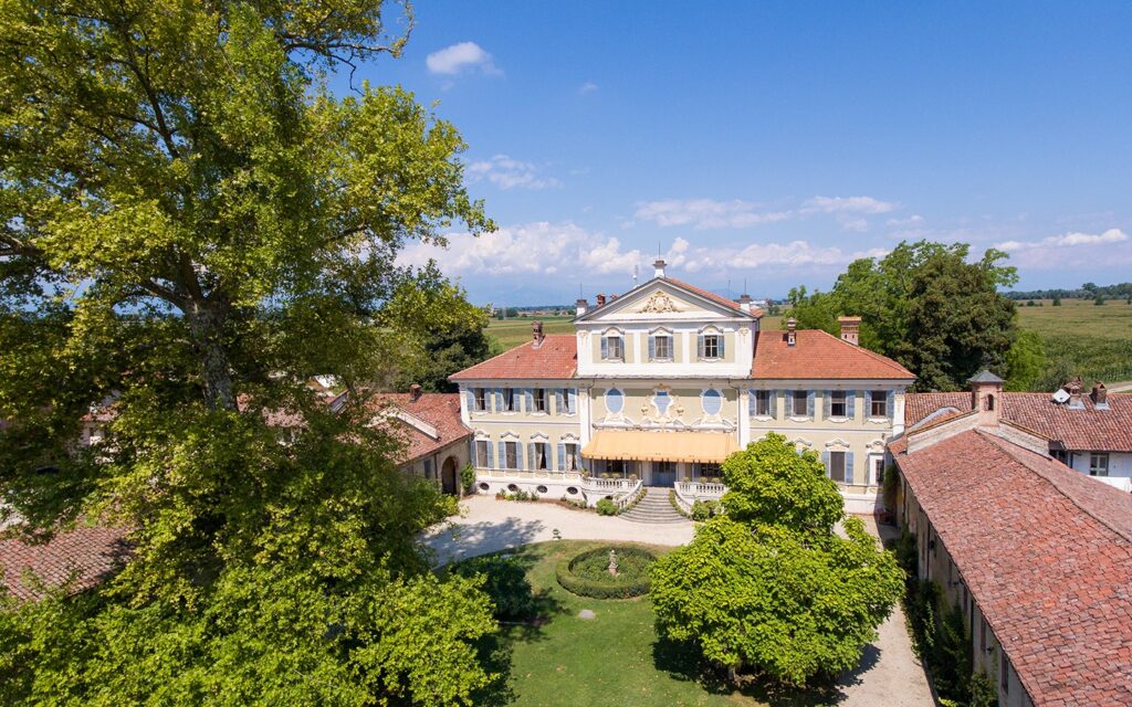 8 ottobre – I inobili Ceriana protagonisti dell’ultima visita dedicata ai 250 anni di Tenuta Berroni di Racconigi (CN)- Tour fra stanze, disegni libri e curiosità dgli archivii…… In attesa di un autunno ricco di novità…..