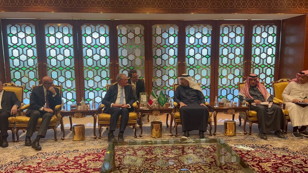 Arabia Saudita, Urso incontra ministro investimenti Al-Falih: rafforzare sinergie industriali