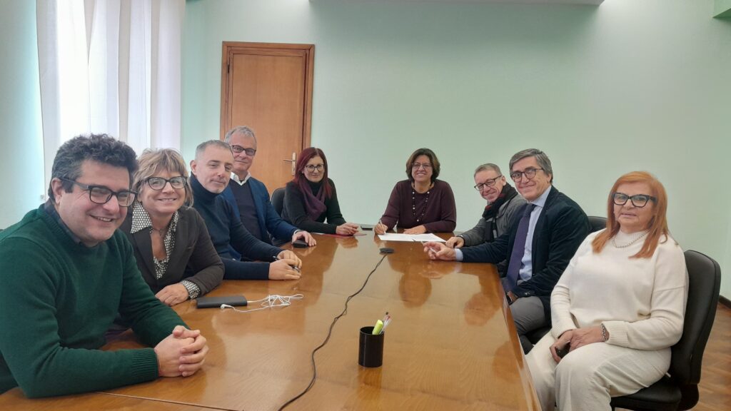 SOCIALE, FIRMATO ACCORDO CON SINDACATI E CENTRALI COOPERATIVE