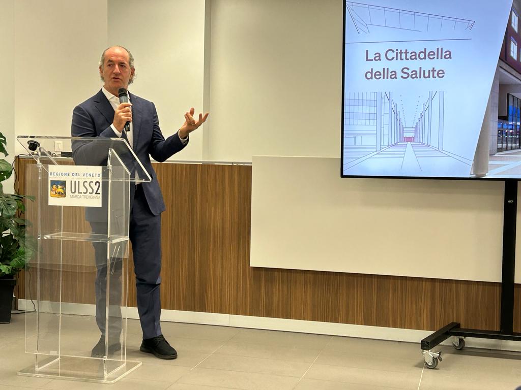 2049-2023 SANITA’. AVVIATA A TREVISO L’ATTIVITA’ ALLA NUOVA CITTADELLA DELLA SALUTE, ZAIA ASSISTE IN DIRETTA A TRE INTERVENTI CHIRUGICI, QUESTA LA SANITA’ DEL FUTURO, CA’ FONCELLO CONNOTATO ORMAI COME VERO POLICLINICO