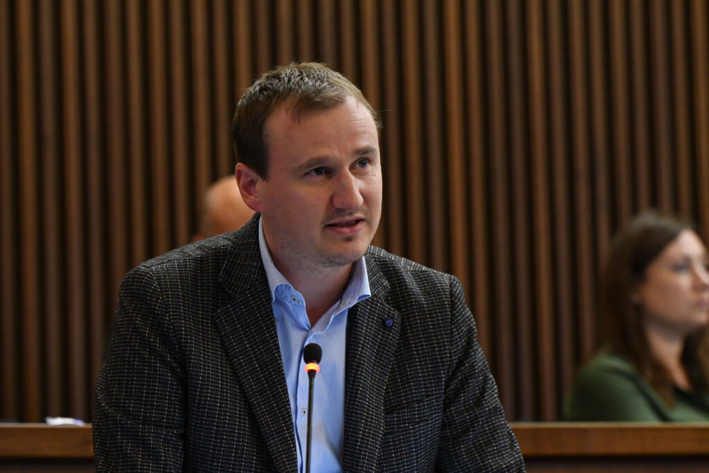 (ACON) SCIOPERO. POZZO (PD): PAESE IN GINOCCHIO, GOVERNO GUARDA ALTROVE