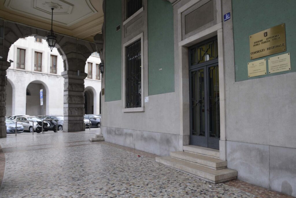 (ACON) +++RPT CORETTA+++SERVIZI POSTALI. CORECOM: OBBLIGO ISCRIZIONE…