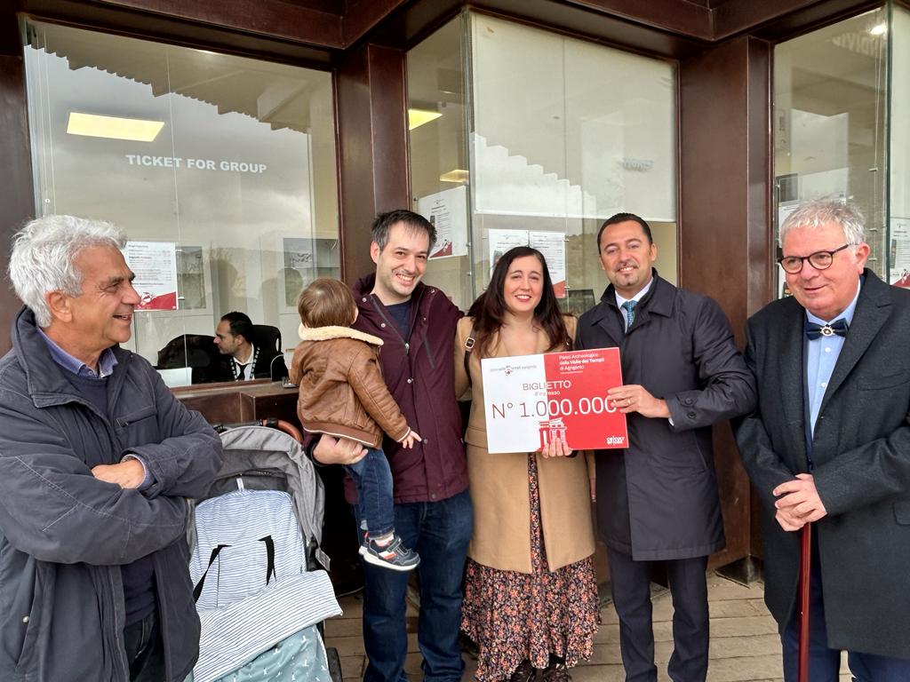 Cultura, la Valle dei Templi festeggia il suo milionesimo visitatore. Scarpinato: «Promozione e destagionalizzazione danno frutti»