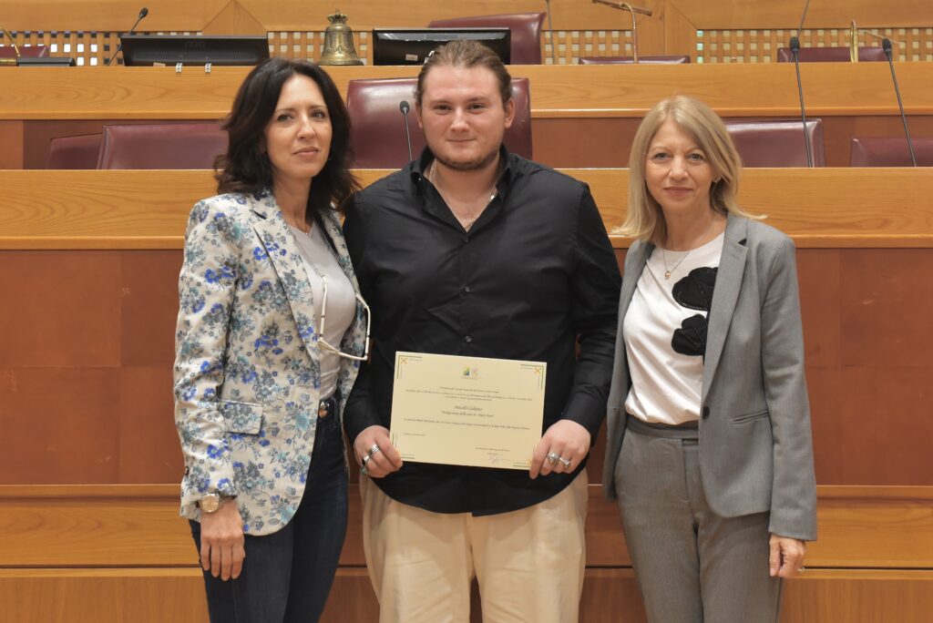 NICOLO’ GALASSO PREMIATO QUESTA MATTINA IN AULA CONSILIARE?: “VOGLIO LAVORARE NELLA MIA TERRA”