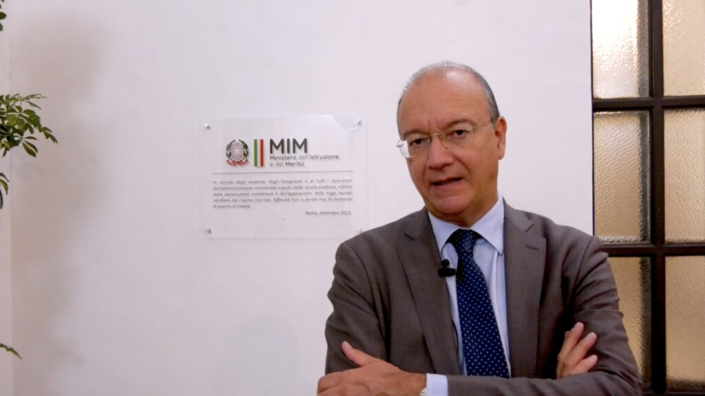 Scuola, al via concorsi PNRR per l’assunzione di oltre 30mila docenti, Valditara: “Valorizziamo ruolo dei docenti”