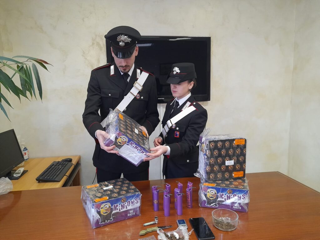 #CONTIENE FOTO# ROMA – CONTROLLI DEI CARABINIERI NELLE PERIFERIE DELLA CAPITALE. DUE PERSONE ARRESTATE E 4 DENUNCIATE.