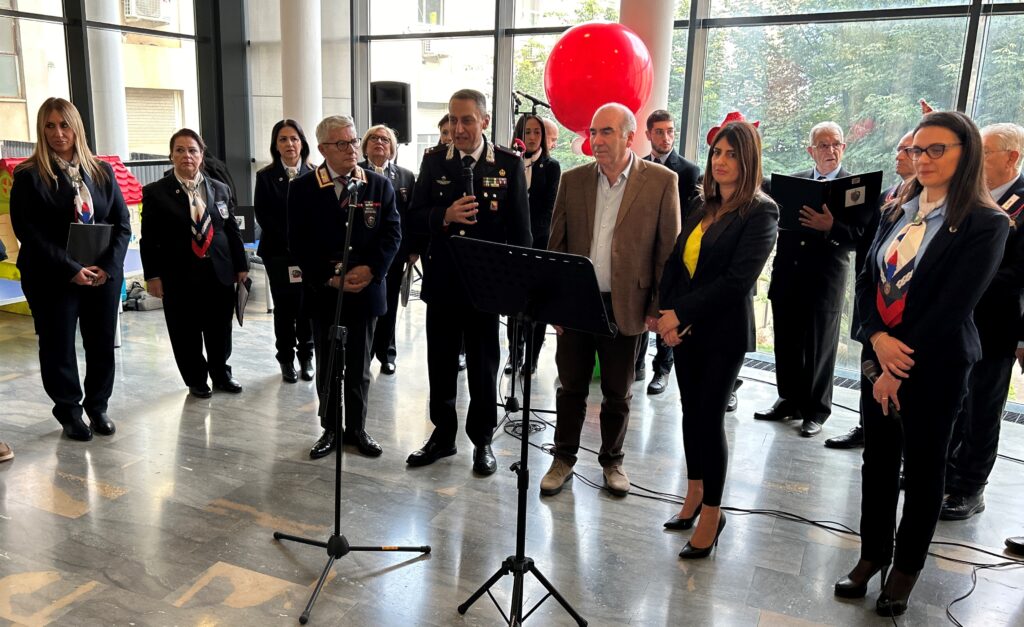 I CARABINIERI IN VISITA ALL’OSPEDALE PEDIATRICO “DI CRISTINA” – DONI E AUGURI AI BAMBINI RICOVERATI