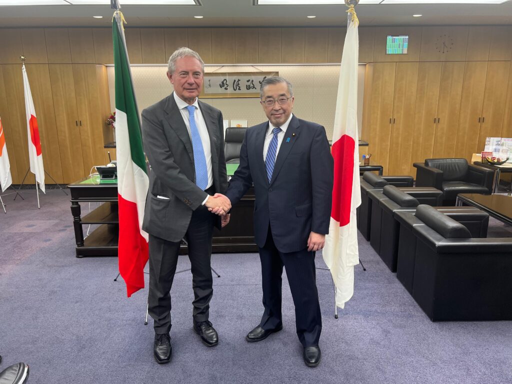 Italia-Giappone, Urso incontra ministro delle Comunicazioni: “Con Tokyo approccio condiviso su sfide del digitale”