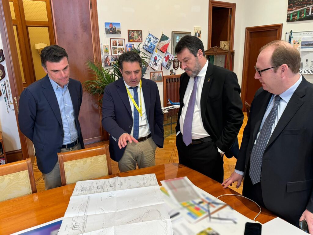 PORTO DI PONZA, INCONTRO TRA SINDACO AMBROSINO E MINISTRO SALVINI/VIDEO