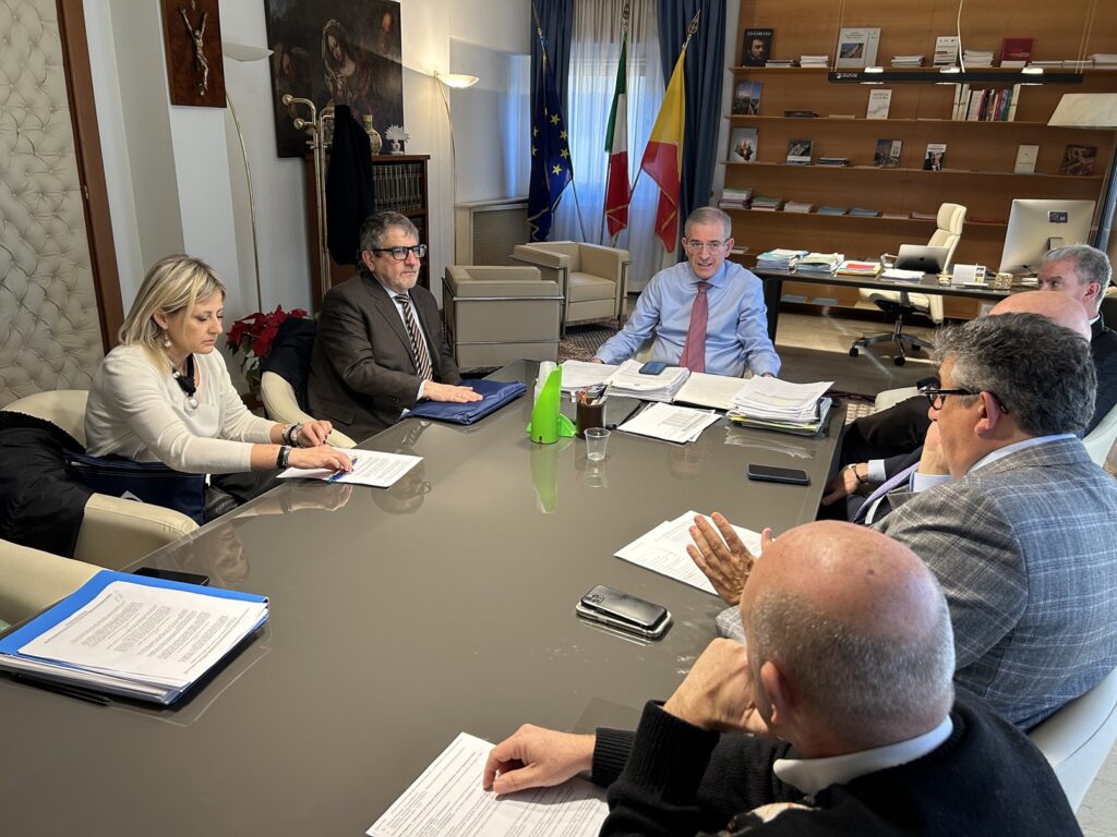 Bollo auto, scadenze slitteranno a fine febbraio. Falcone: «Proroga utile a dare accesso agli sconti della Regione»