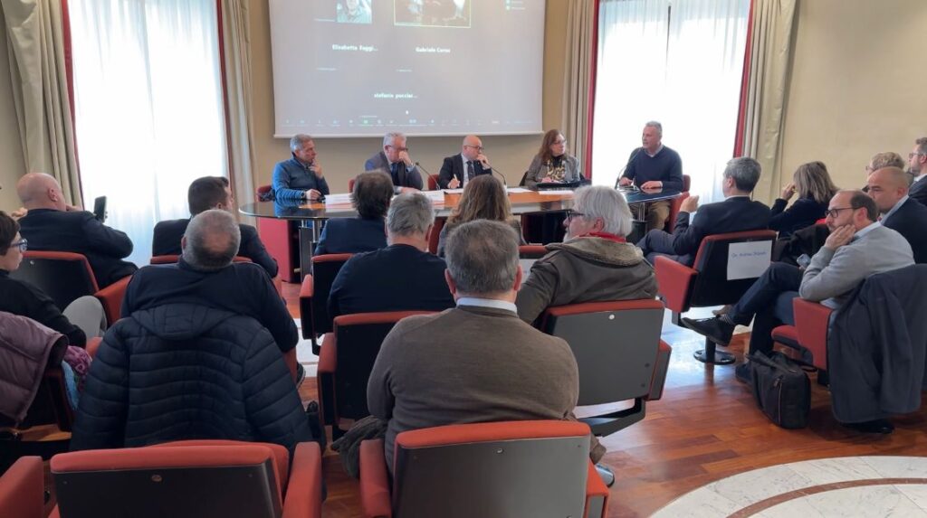 PIAGGIO AEROSPACE: REGIONE LIGURIA RIUNISCE ISTITITUZIONI, SINDACATI E PARLAMENTARI AL TAVOLO DI MONITORAGGIO REGIONALE. ASSESSORI PIANA E SARTORI: “TERRITORIO UNITO PER GARANTIRE FUTURO AD AZIENDA E LAVORATORI”