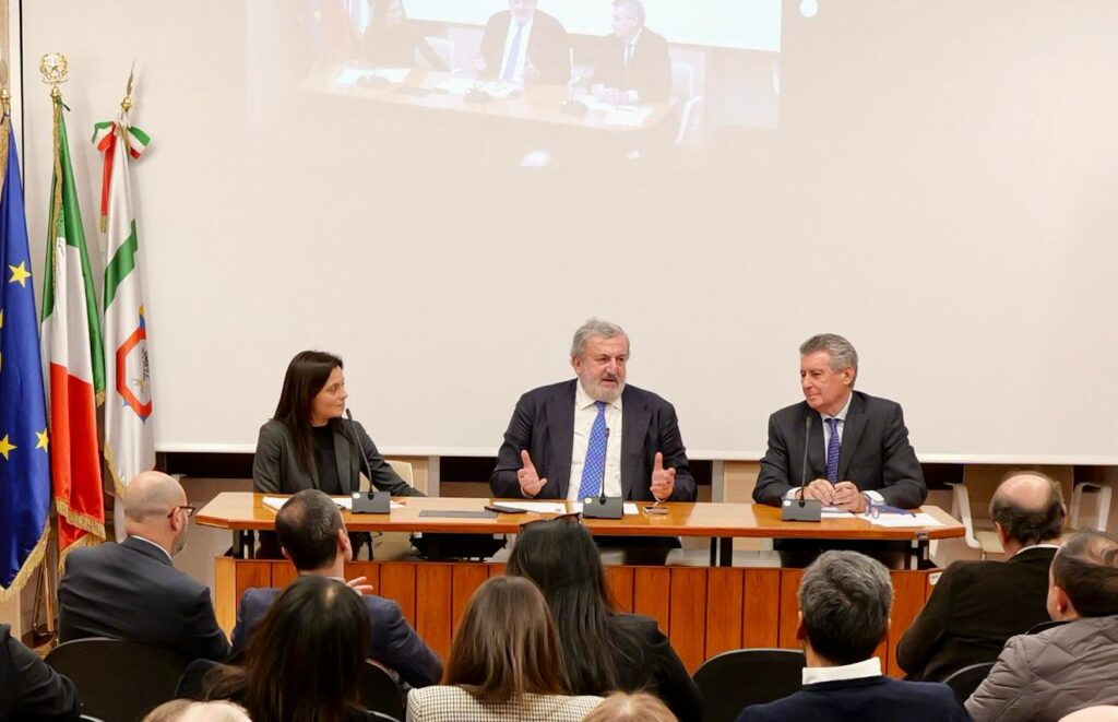 Agenzia regionale 76.24 Emiliano_Premio Giorgio Ambrosoli, seminario “Lo Stato di Diritto per lo Sviluppo”