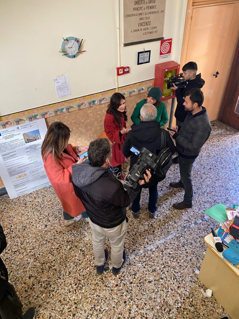 IL COMUNE COMUNICA – stamattina gli assessori Romano e Mele all’avvio dei lavori di riqualificazione e trasformazione della scuola d’infanzia Diomede Fresa in asilo nido