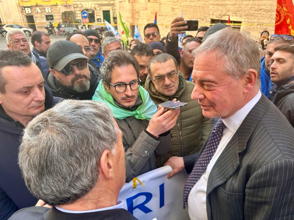 Automotive, Urso incontra lavoratori stabilimento Stellantis