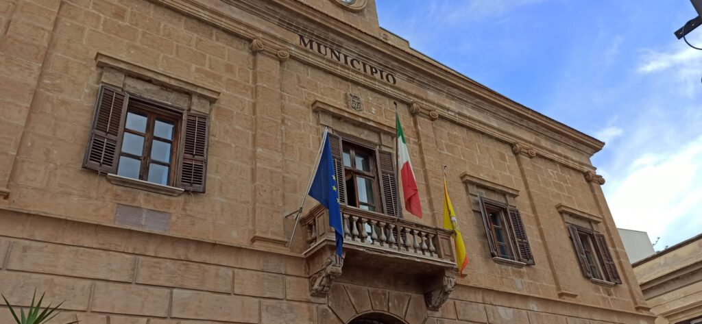 Il sindaco Francesco Forgione rimodula le deleghe degli assessori. Bevilacqua aderisce al gruppo “Vivere le Egadi”