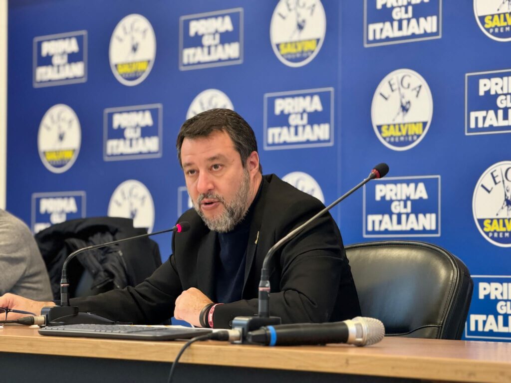 ATTENTATO A PARIGI, SALVINI: “ENNESIMA RISORSA SBARCATA IN ITALIA, DIFENDERE I NOSTRI CONFINI SIGNIFICA DIFENDERE L’EUROPA”