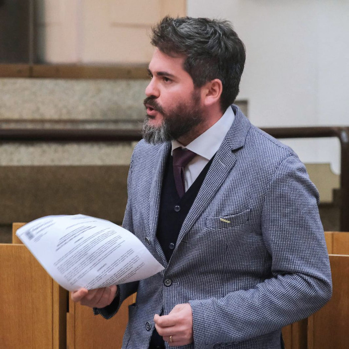 Thomas De Luca (M5S Umbria): “In cinque anni decuplicata la spesa per i contratti di lavoro autonomo nelle aziende sanitarie, in Umbria ormai fenomeno strutturale”