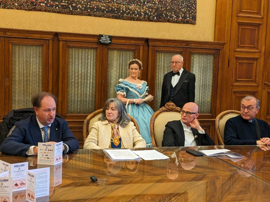 IL COMUNE COMUNICA: “Avvenne a Bari”: presentata oggi a Palazzo di Città la sesta edizione della rievocazione storica promossa dall’associazione Stella del Monte