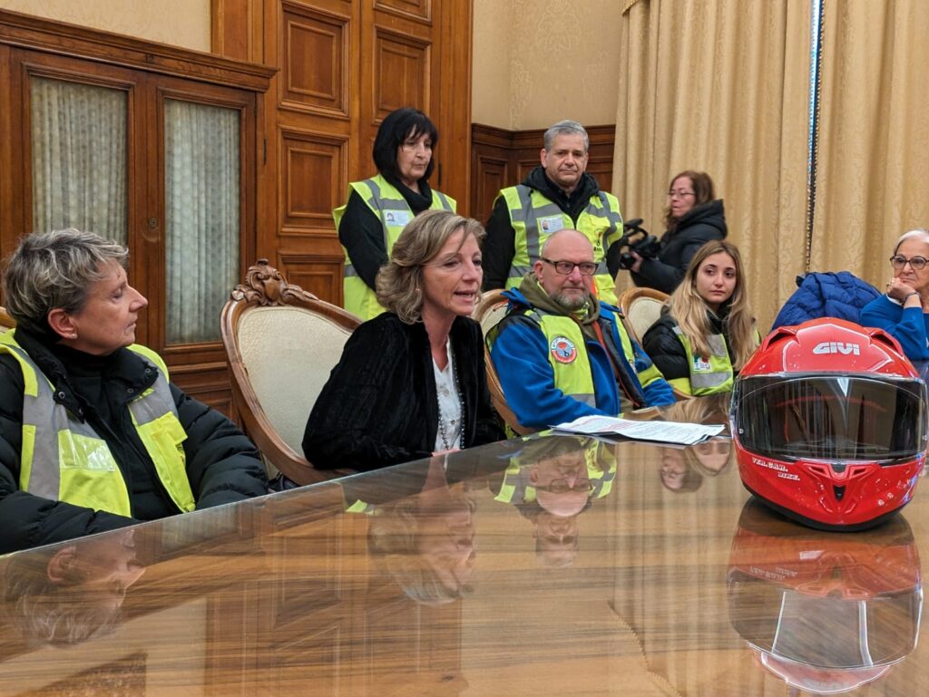 IL COMUNE COMUNICA: “Caschi Rossi”: presentato a Palazzo di Città il progetto di contrasto alla violenza sulle donne promosso da Angeli in moto con l’assessorato al Welfare e il Centro antiviolenza