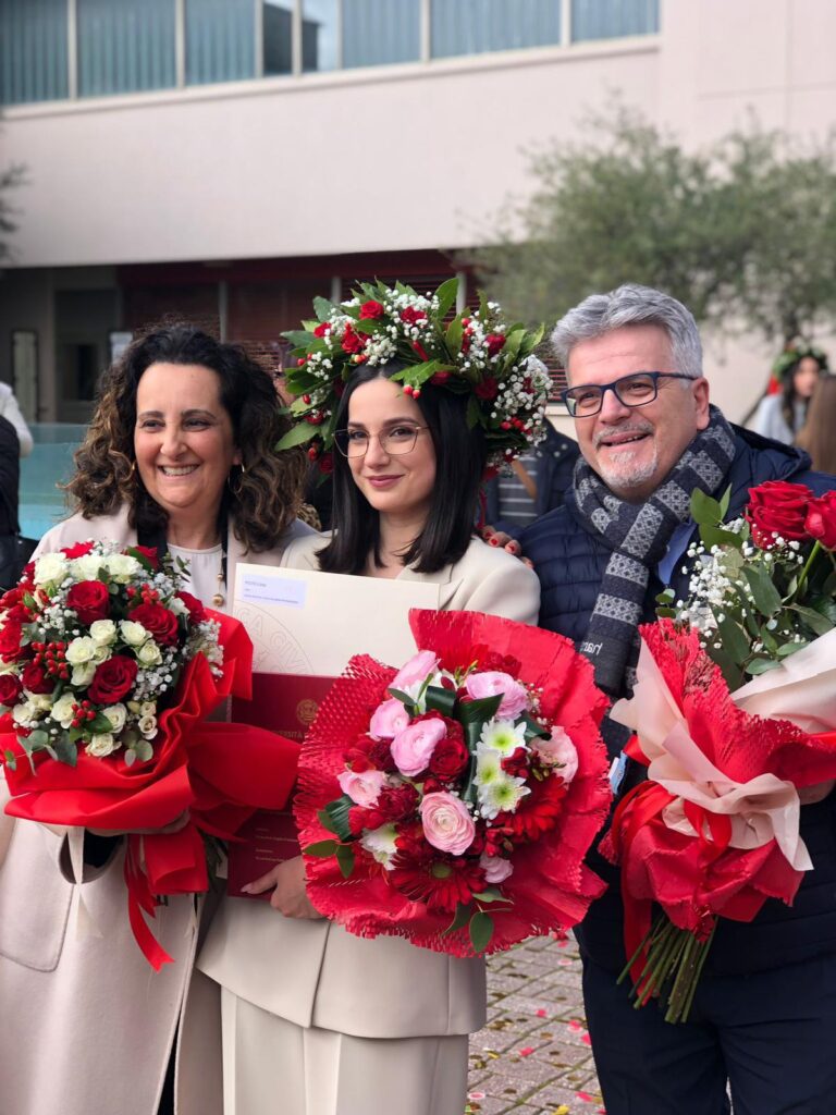 LA SEGRETARIA DELLA FONDAZIONE FIORAVANTE POLITO ELENA POLITO, ONORATA PER IL SUO IMPEGNO NELLA DIFESA DEI DIRITTI DELLE DONNE VITTIME DI VIOLENZA