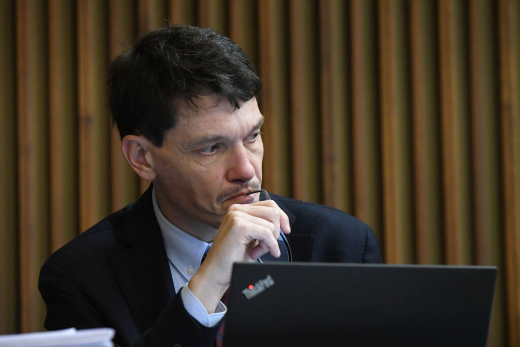 (ACON) SCUOLA. CONFICONI (PD): NO IMPOSIZIONE VELO, SERVE INTEGRAZIONE