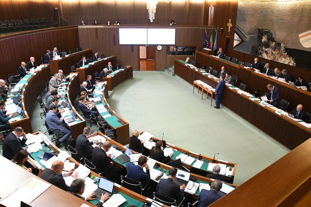 (ACON) OMNIBUS. DDL 18, OK AULA A CAPO IV BIS: 5 MLN PER PASSO MONTE CROCE