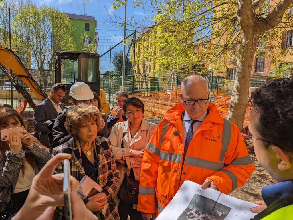 MUNICIPIO V, SOPRALLUOGO GUALTIERI PER MESSA IN SICUREZZA VORAGINE A TOR DE’ SCHIAVI