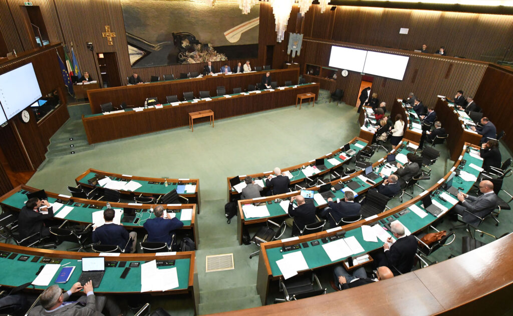 (ACON) PARITETICA. DA AULA LINEE INDIRIZZO: TRA I TEMI ANCHE GLI ENTI LOCALI