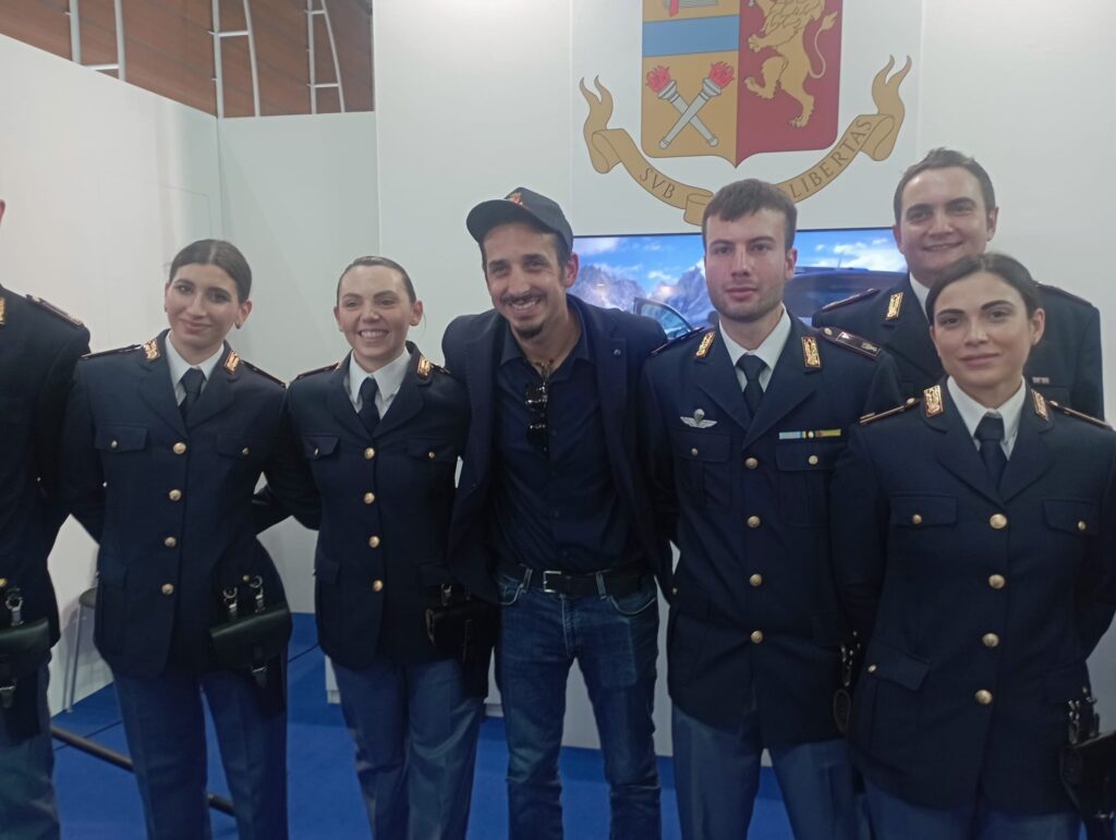 Gli amici della POLIZIA DI STATO AL SALONE INTERNAZIONALE DEL LIBRO DI TORINO