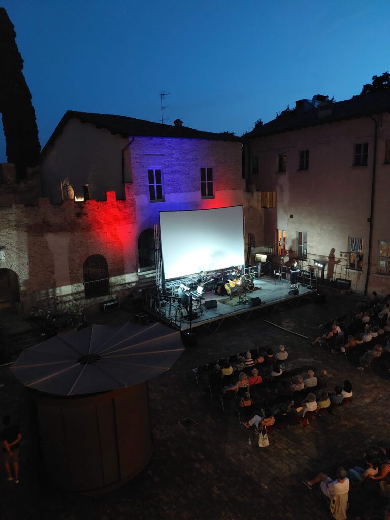 Cs “Estate al castello di Spezzano: Note di notte e Cinema sotto le Stelle”